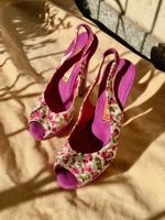 Scarpe aperte con zeppa e tacco alto fantasia fiori fuchsia.