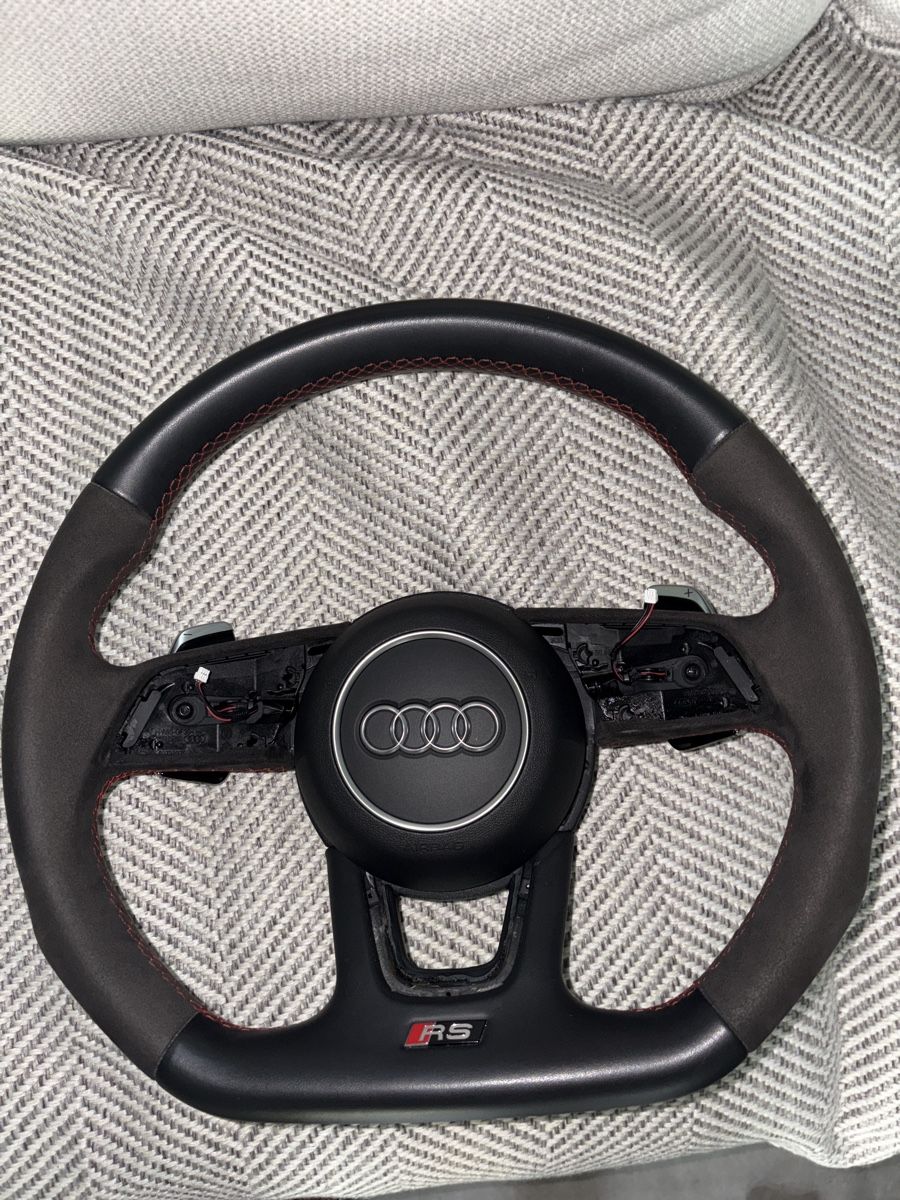Audi Toutes les pièces auto: Original Audi RS3 8V Performance Lenkrad Alcantara Leder – D'occasion à Seltisberg par cce_s768 2
