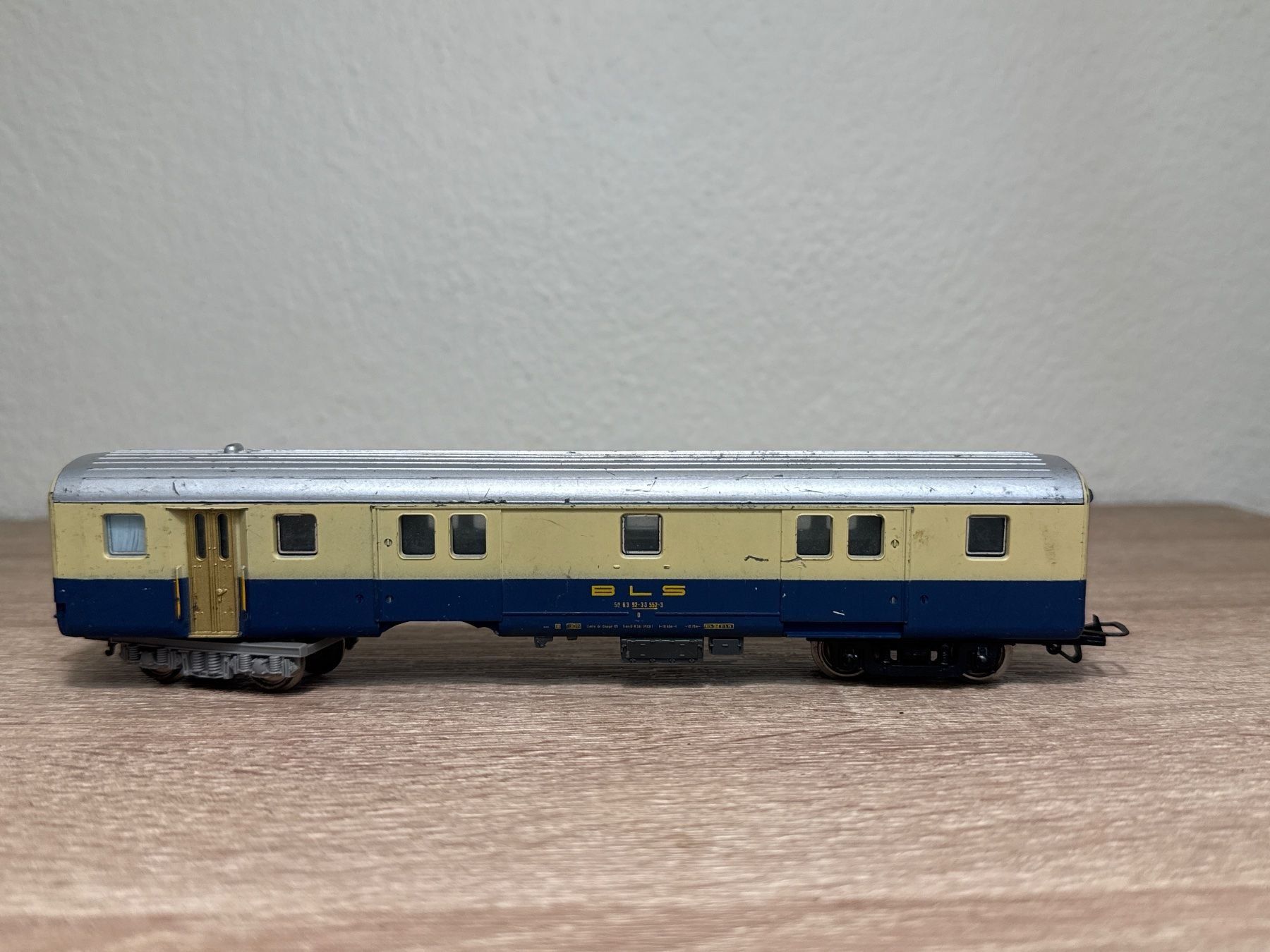 Lima Modellini di ferrovie: Lima Gepäckwagen BLS (225) – Usato da St-Aubin-Sauges venduto da Lo_Go