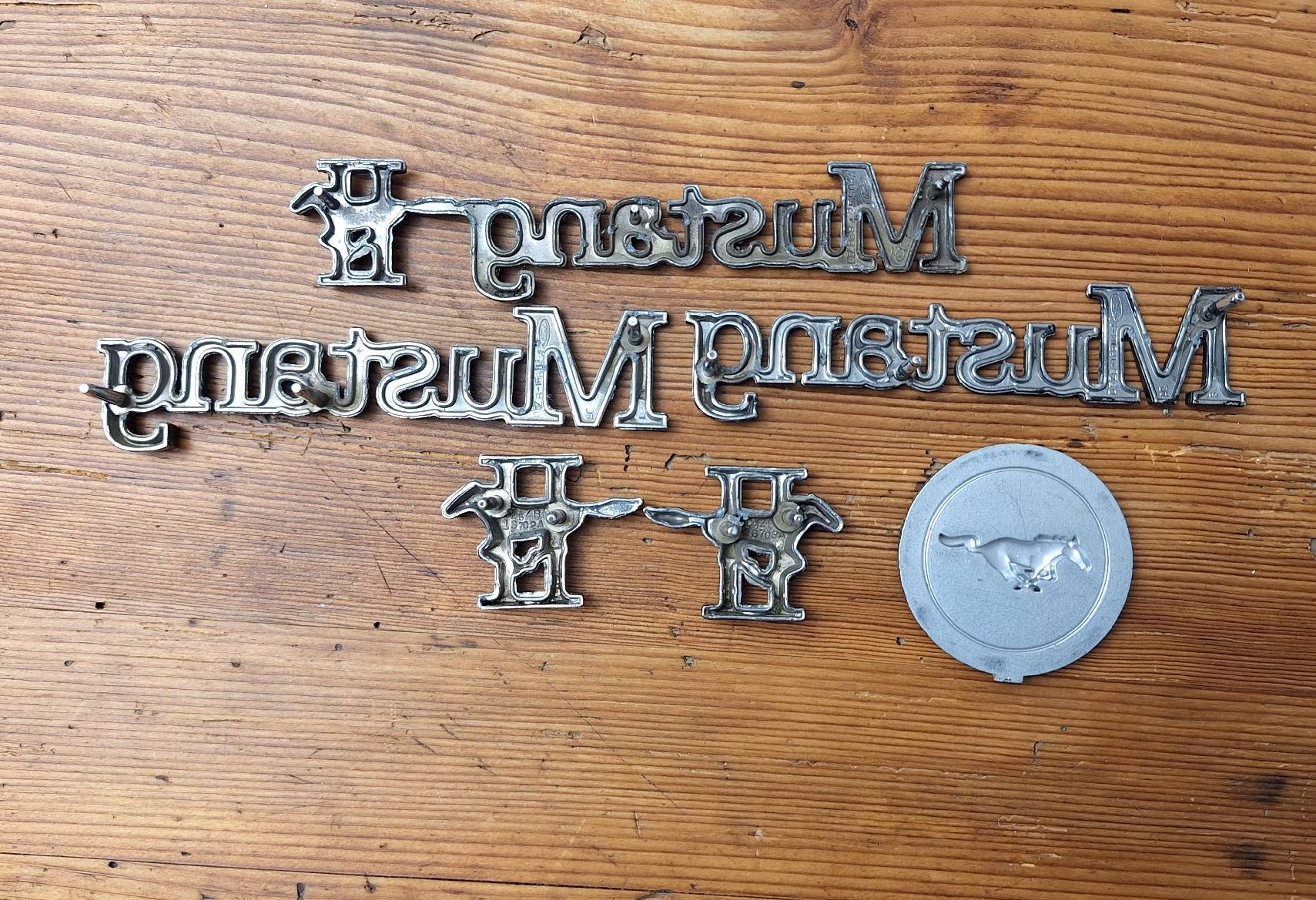 Ford Tutti pezzi di ricambio auto: Ford Mustang II Embleme – Usato da Triesen venduto da BLACKSHEEP75 1
