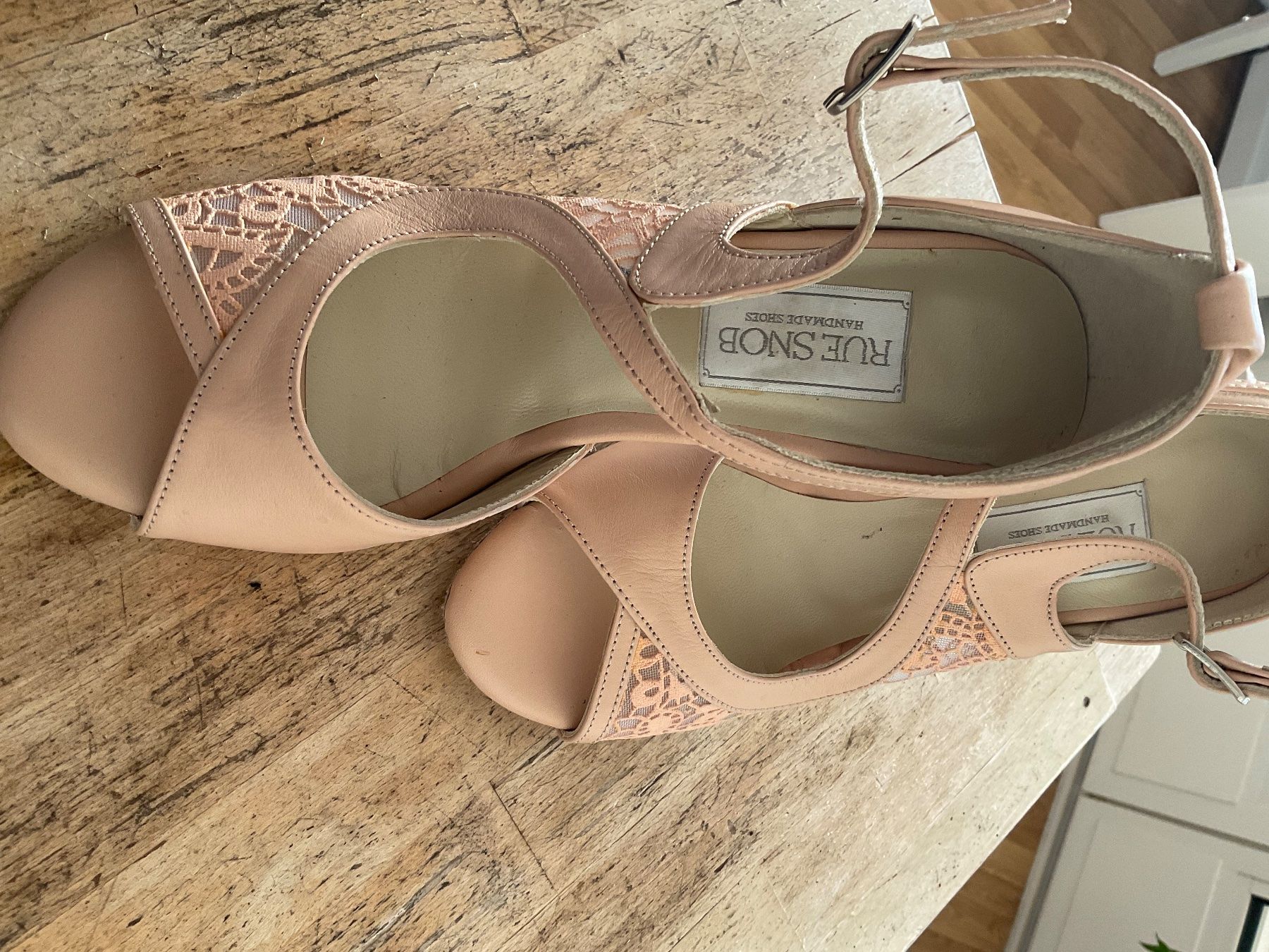 Damenschuhe: Einzigartiges Design / Unique Design High Heels – Neu und originalverpackt aus Meilen von 1928NixilGnuey 3