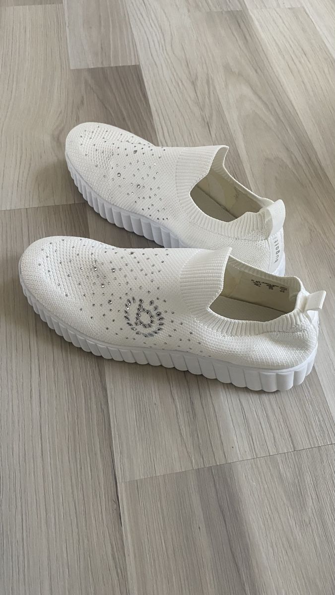 Bugatti Scarpe da donna: Bugatti Damenschuh weiss Grösse 41 mit Steinen – Nuovo (secondo la descrizione) da Wil SG venduto da lab_xx98 1