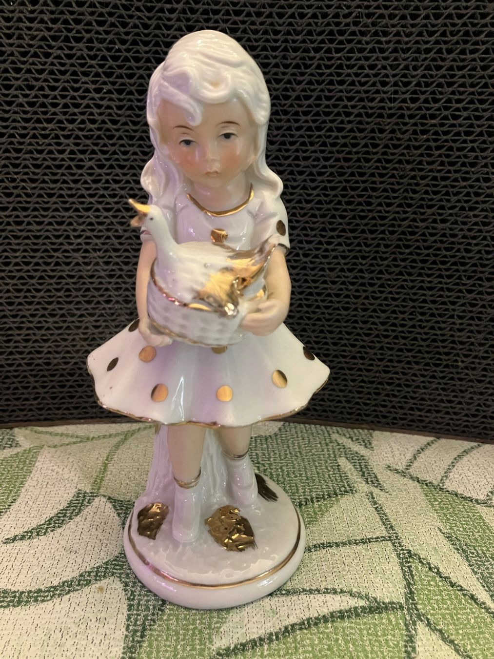Statuette: wunderschöne Porzellanfigur "Mädchen mit Gans" – Usato da ehrendingen venduto da atlan700