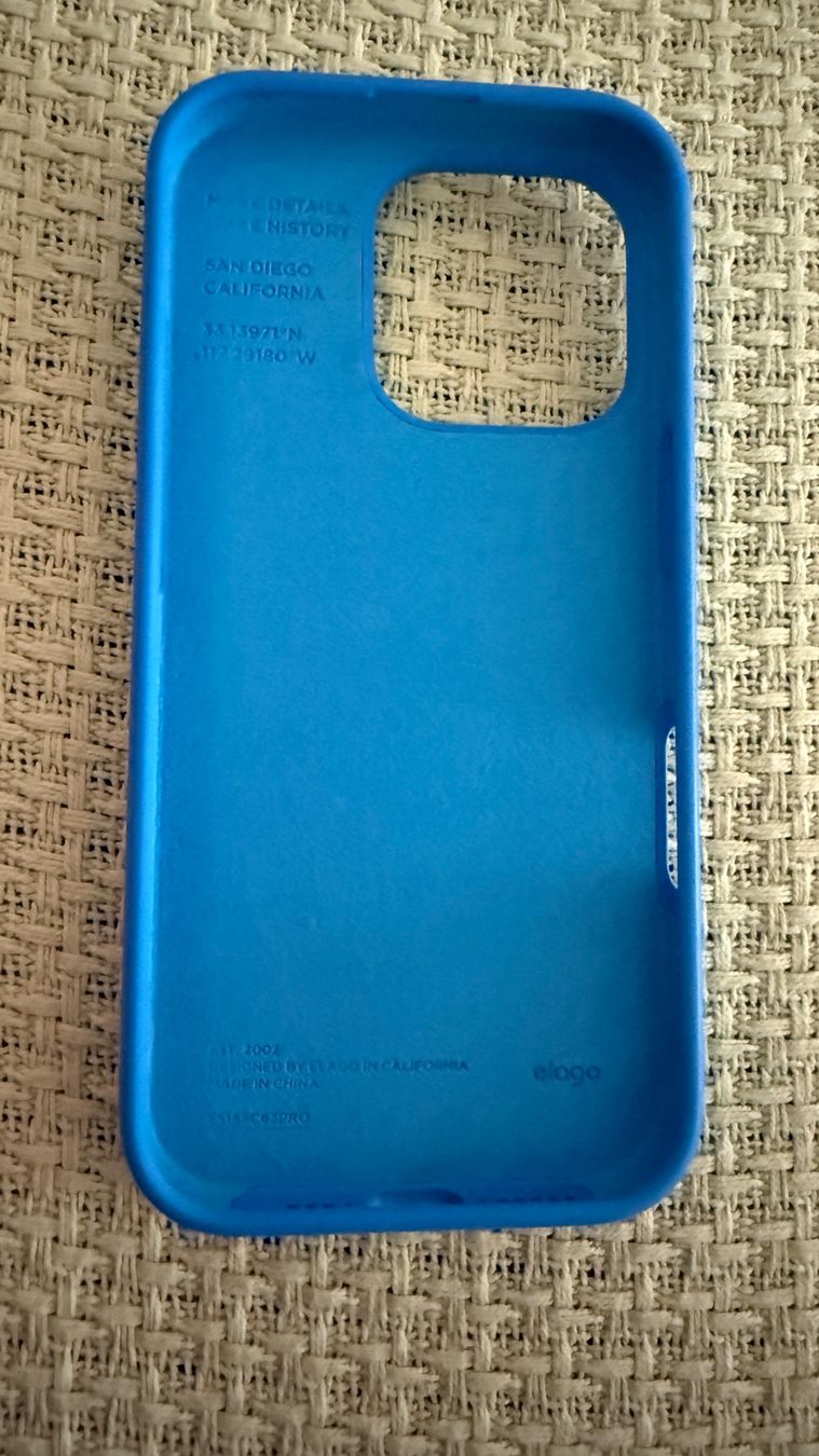 Apple Coques & Protection écran: iPhone 16 Pro Silikon Case – D'occasion à Basel par Boelleli69 1