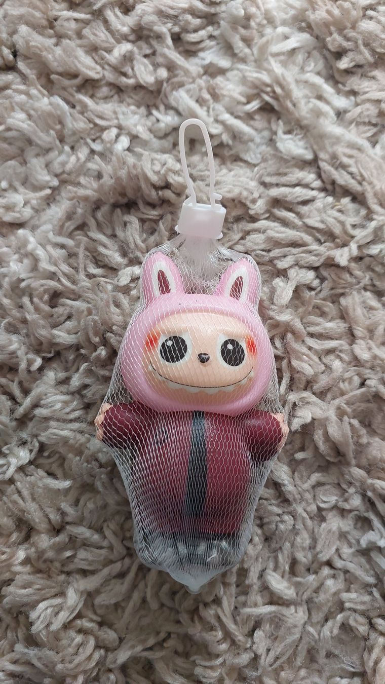 Giocattoli: Niedliche Labubu Squishy Figur – Nuovo e nell'imballaggio originale da Hittnau venduto da Razorback_1971