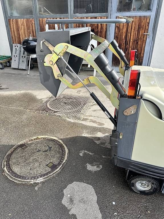 Tutte le macchine: Kehrmaschine IPC – Usato da Meilen venduto da Fonzi67 3