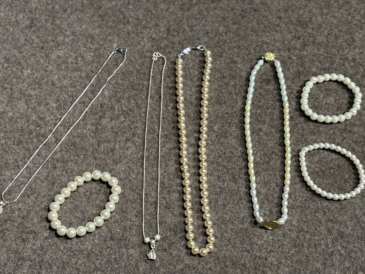 Altri gioielli: Schmuck Set: Kette, Armband mit Perlen - Neuwertig! – Nuovo (secondo la descrizione) da Sisseln AG venduto da art-dragoon 1