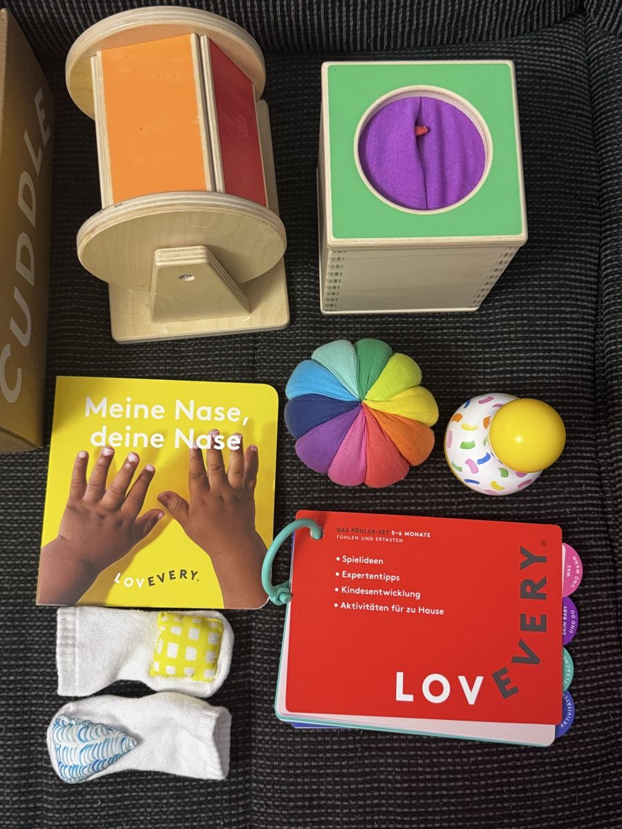 Spielzeuge: LovEvery 1-2, 3-4 and 5-6 Months boxes – Neu (gemäss Beschreibung) aus Hugelshofen von vic_9yd2 2