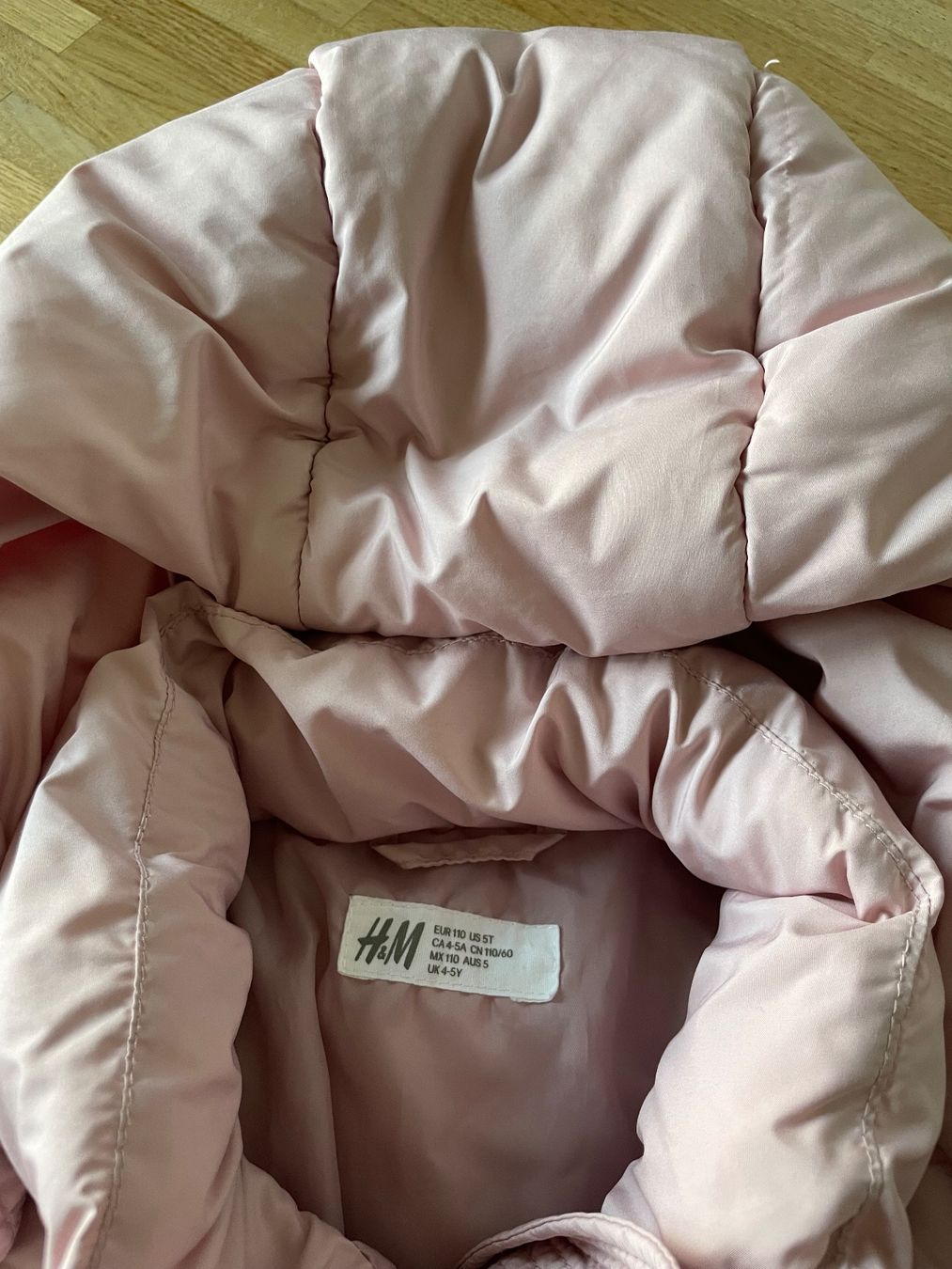 H&M Giacche & Cappotti: H&M Winterjacke  Grösse 110 – Usato da Zürich venduto da KC123 1