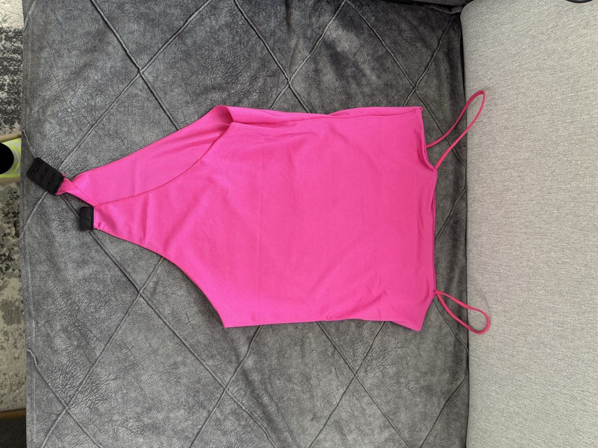 Top: Body rosa shock - Taglia S/M – Nuovo (secondo la descrizione) da Lugano venduto da ari_2v6v 2
