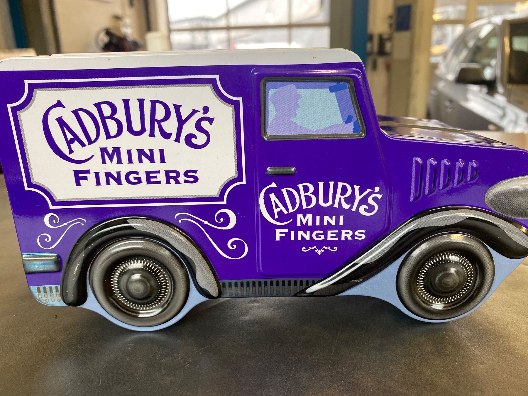 Giocattoli: Blechauto Cadburys Mini Fingers – Usato da Adligenswil venduto da Exnovo