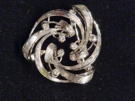 18K Weissgold-Brosche mit 6Brillianten (total 0.30ct) 11 gr.