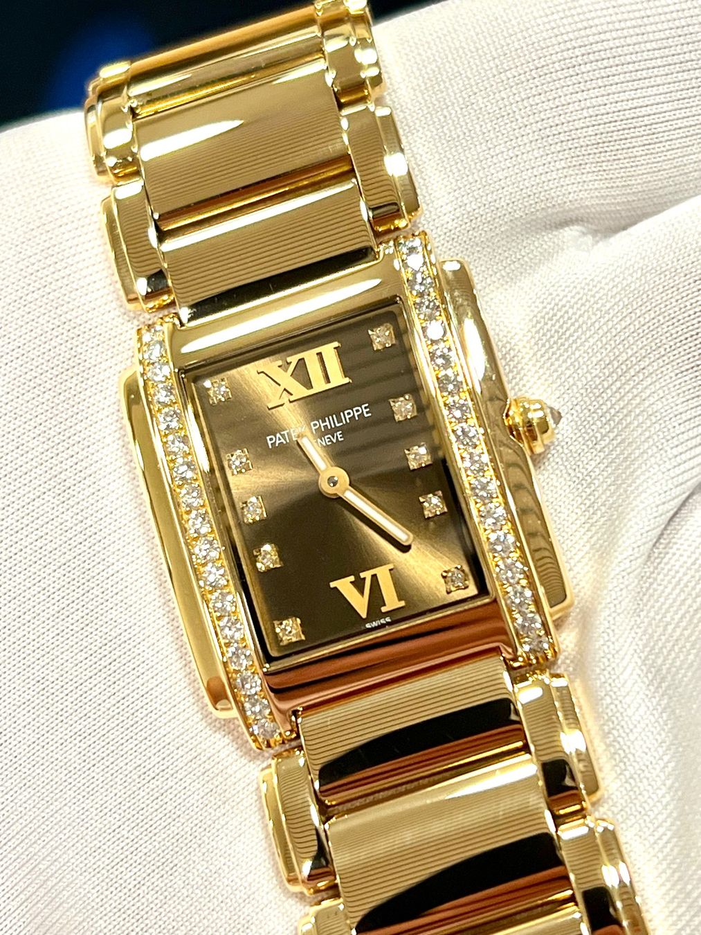 Patek Philippe Uhren: Patek Philippe Twenty-4 / 4910/11R – Neu (gemäss Beschreibung) aus Nyon von Lunas_Watches