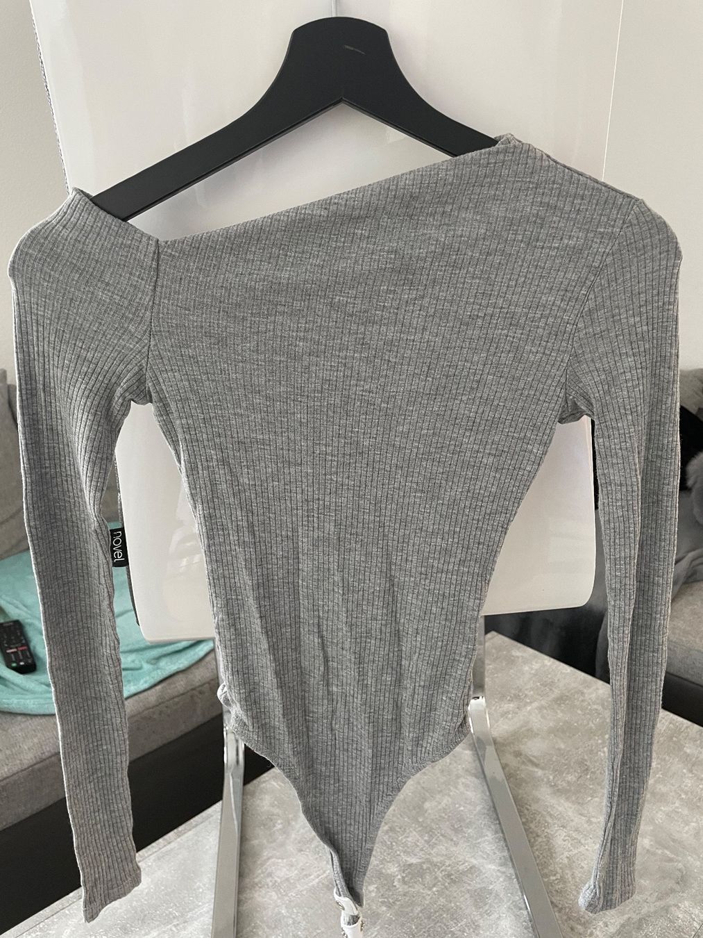 Maglioni & Felpe: Pullover Grau – Usato da Mägenwil venduto da Lea.SN