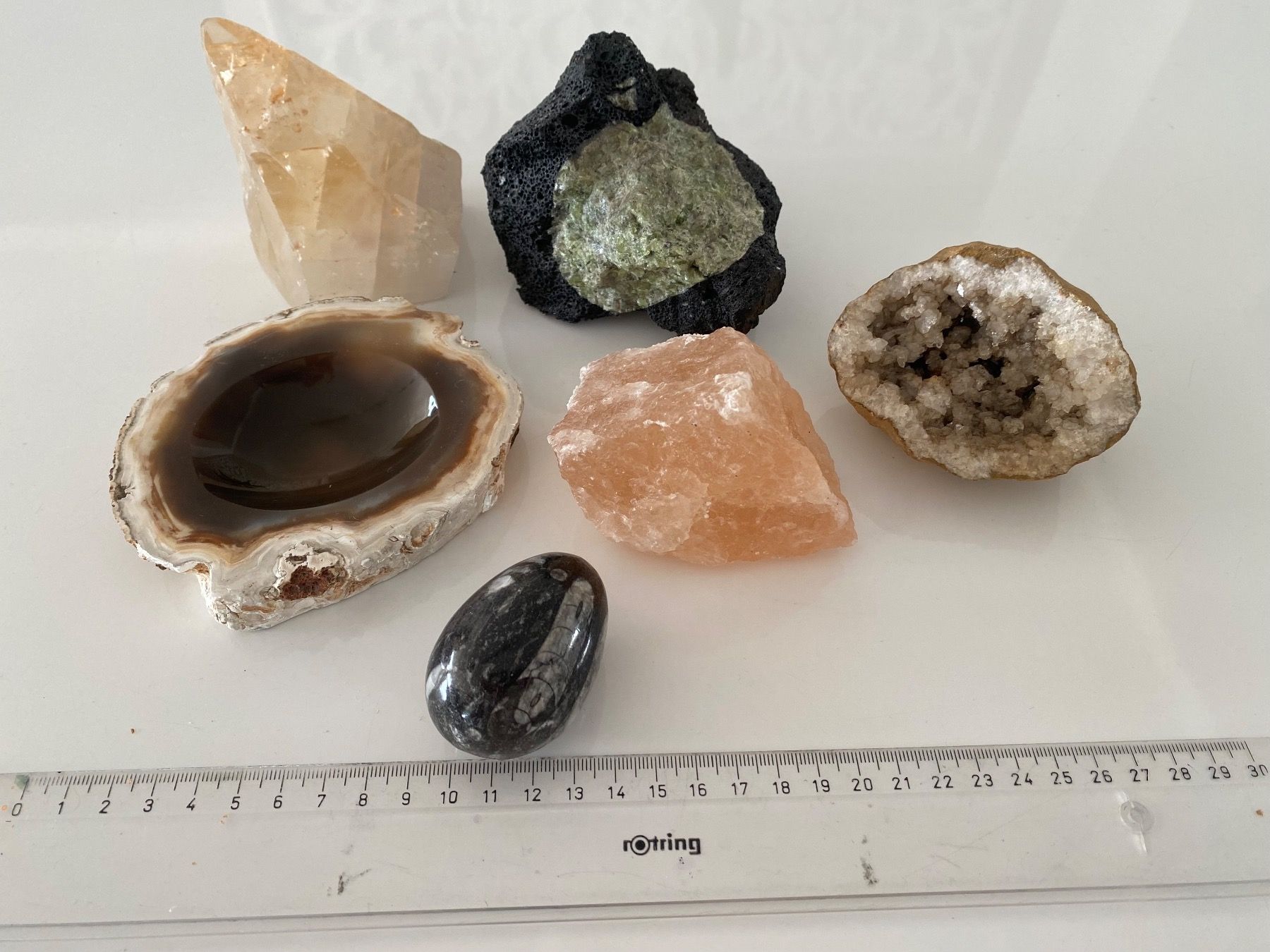 Mineralien & Heilsteine: Steinset 6teilig Rosenquarz etc. – Gebraucht aus Aadorf von Baikaa