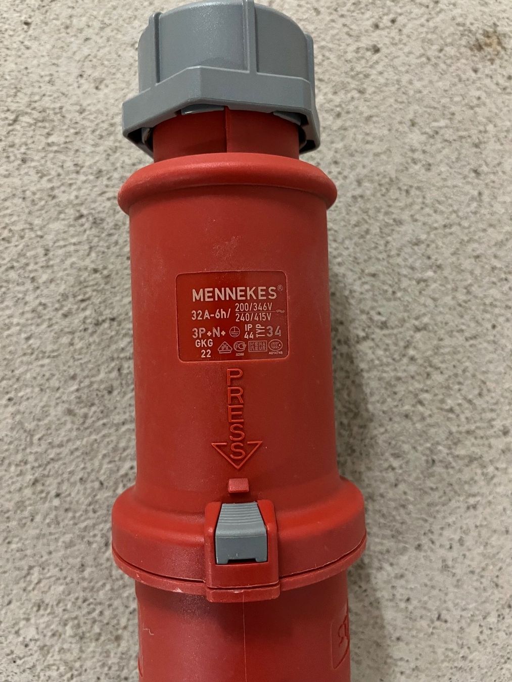 Mennekes Spine: Stecker IP44 – Usato da Winterberg ZH venduto da Hopsli 2