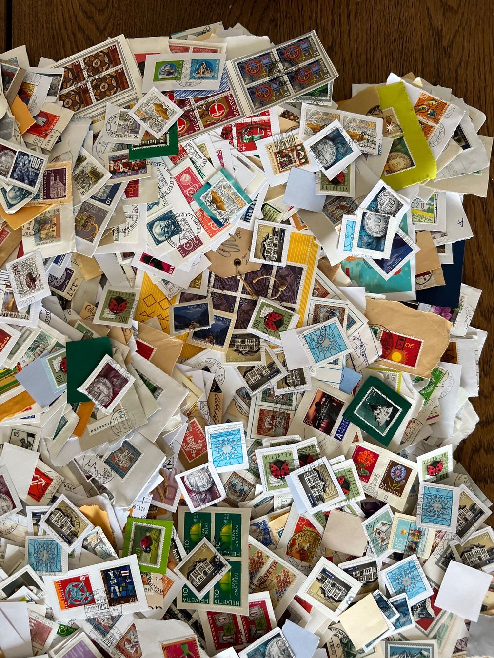 Tutti i francobolli: 4,2kg inkl. Schachtel Schweizer Briefmarkenabschnitte – Usato da Braunau venduto da Desil2511 2