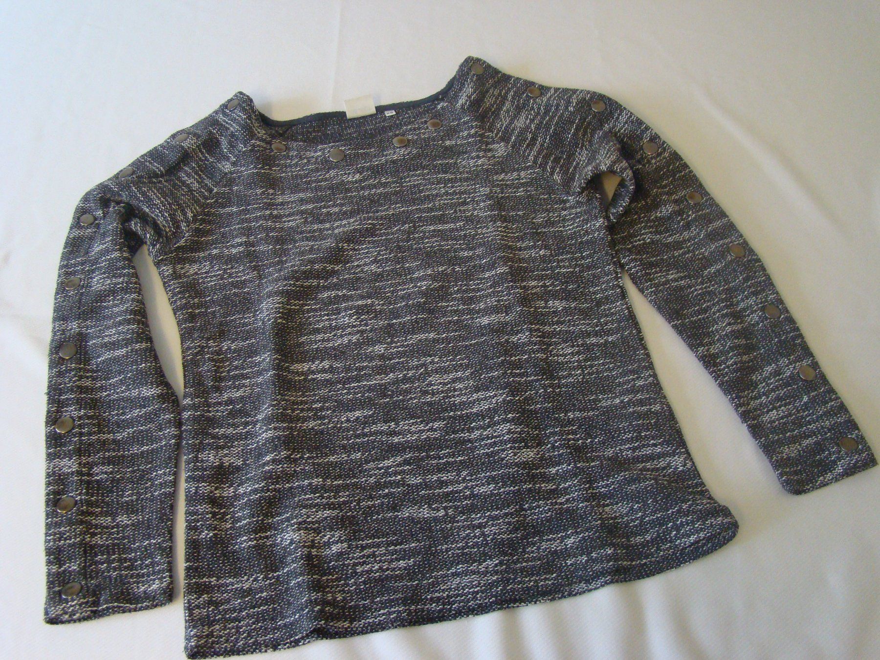 Pullover & Sweatshirts: Damenpullover grau meliert Gr. XS mit Nieten Marke OBJECT – Gebraucht aus Malters von burzi