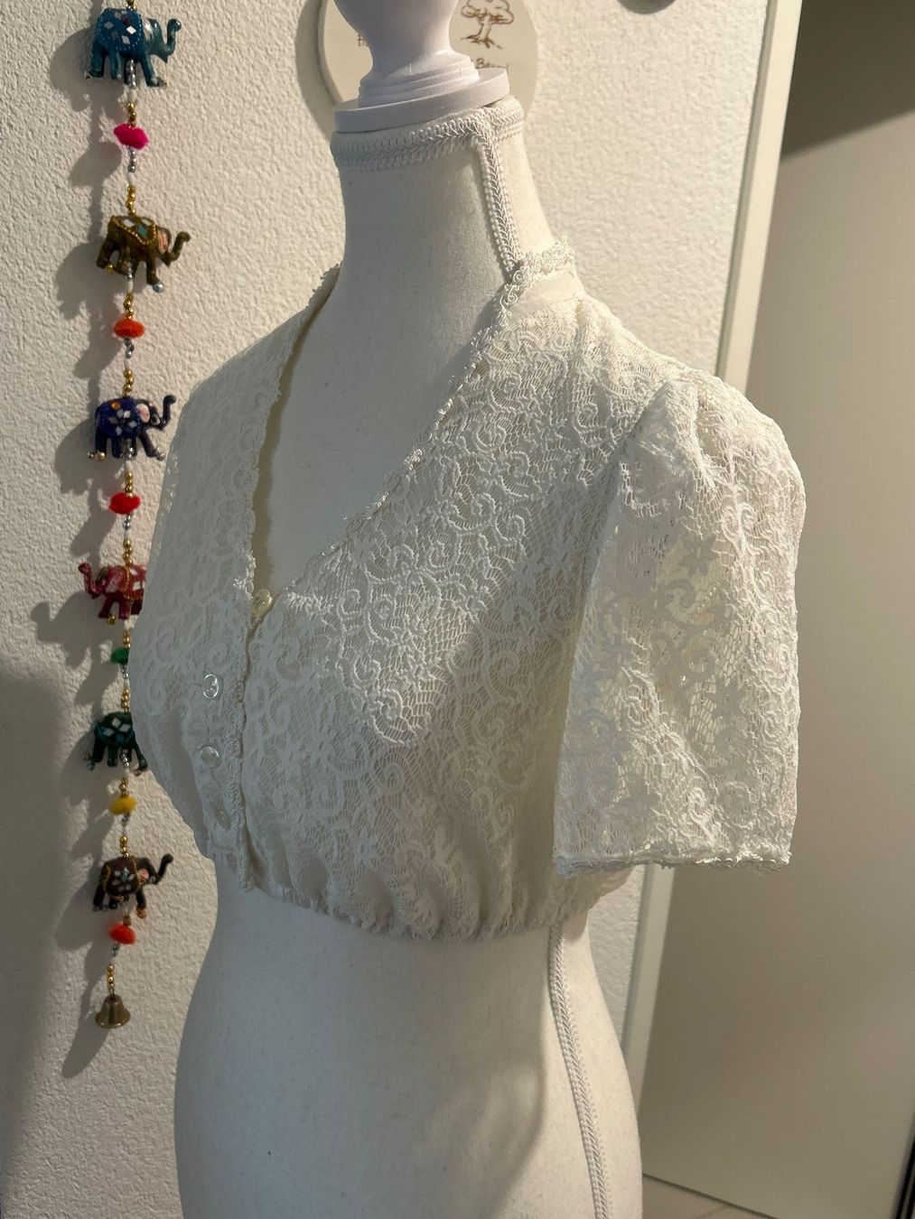 Camicette: Dirndlbluse weiss mit Spitzen von Tramontana Gr. 36 – Usato da Brunnen venduto da Nala2929 4