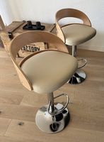 2 tabourets de bar crème/bois  acheté il y a six mois