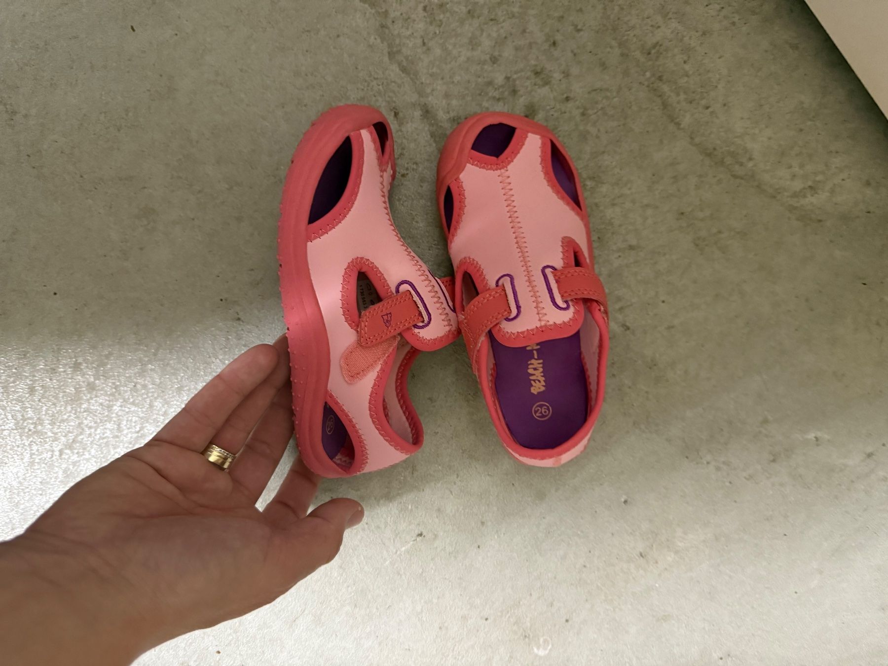 Schuhe für Mädchen: Sommer Schuhe Grösse 26 – Gebraucht aus Wetzikon ZH von Em_Sa 1