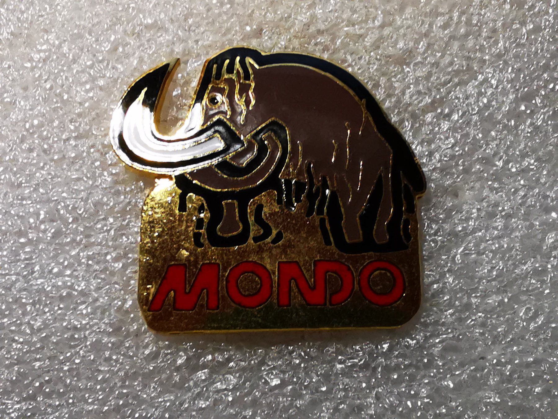 Placchette & Badge: Ansteckpin 51: Mondo – Usato da Oppligen venduto da Pin-Fall-Shop