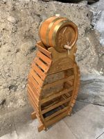 Weinregal mit kleinem Fass & Zapfhahn