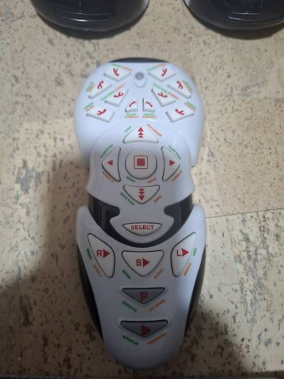 Jouets: Roboter  – D'occasion à Hochdorf par gal_w9hk 1