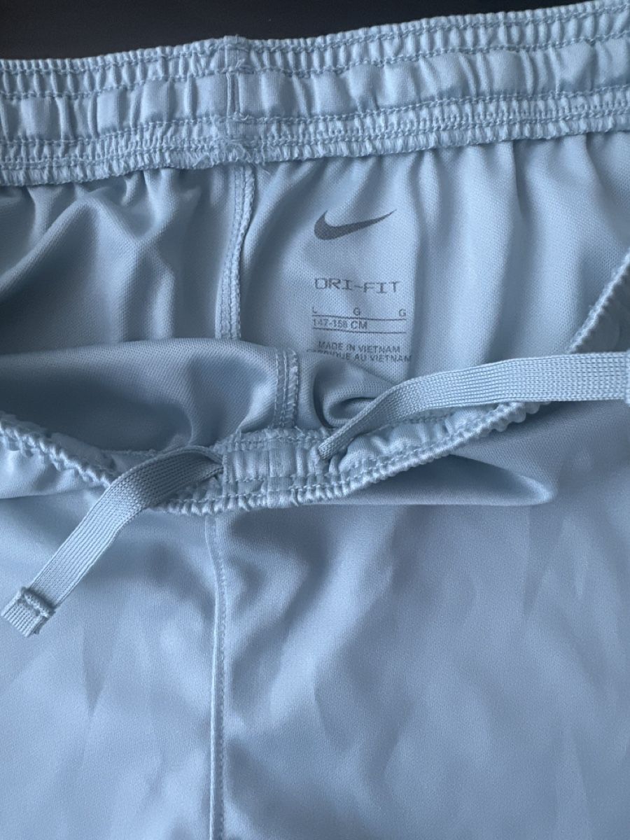 Nike Pantalons: Short Nike – D'occasion à Founex par reb_fws9