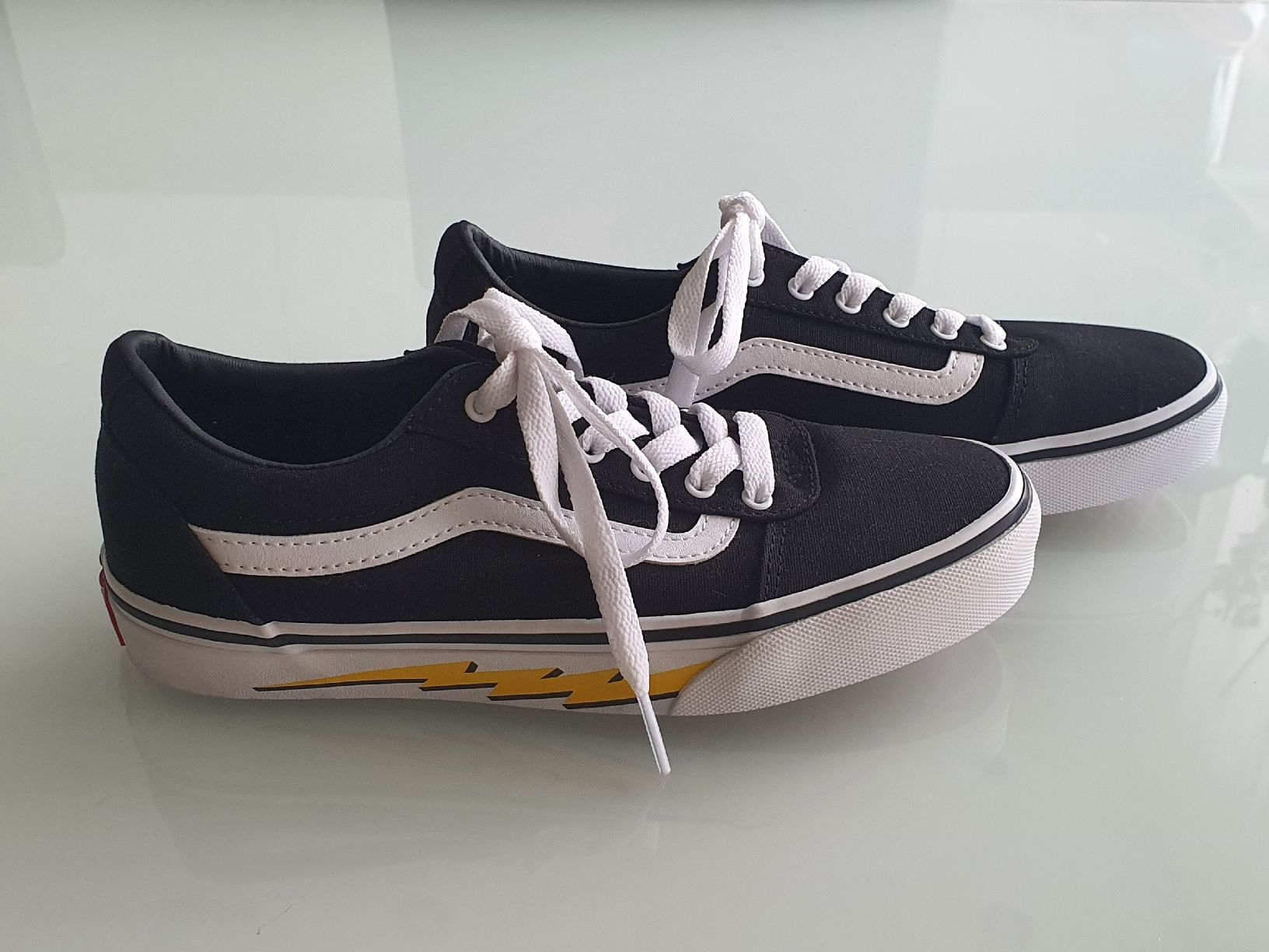 Vans Scarpe per ragazze: Gr. 35 - VANS Kinderschuhe, Neu – Nuovo e nell'imballaggio originale da Nürensdorf venduto da sal_g2bz 1
