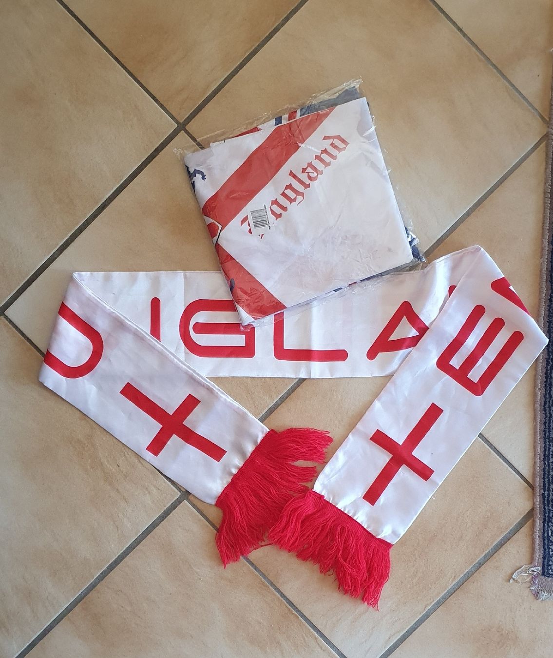 Canottiere & Pantaloni: Maillot Angleterre England L + écharpe supporter – Nuovo e nell'imballaggio originale da Erde venduto da zakleblanc 1
