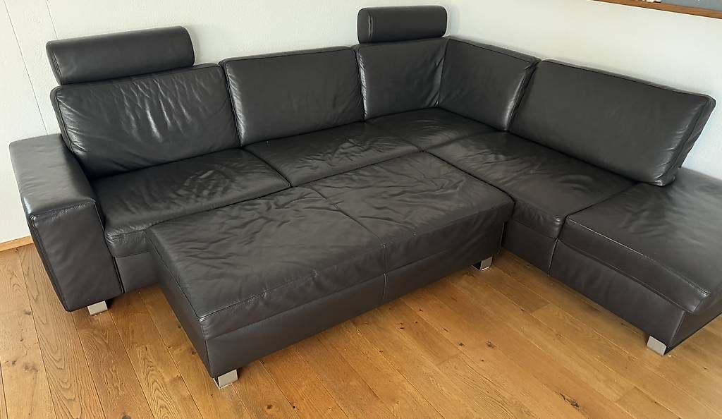 Divani: Sofa dunkelbraun mit Beistellhocker  – Usato da Rothenburg venduto da as79