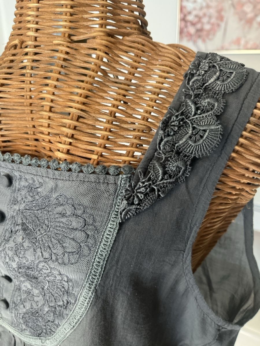 Camicette: Bluse mit Stickerei grau, L/XL – Usato da Solothurn venduto da Bobesch08 2