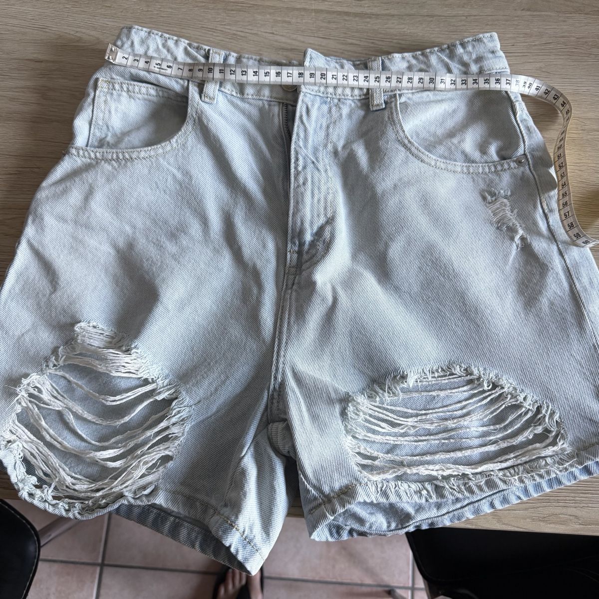 Pantaloni: Short destroit  gr 38  tolle Form – Usato da Melide venduto da fashiono5