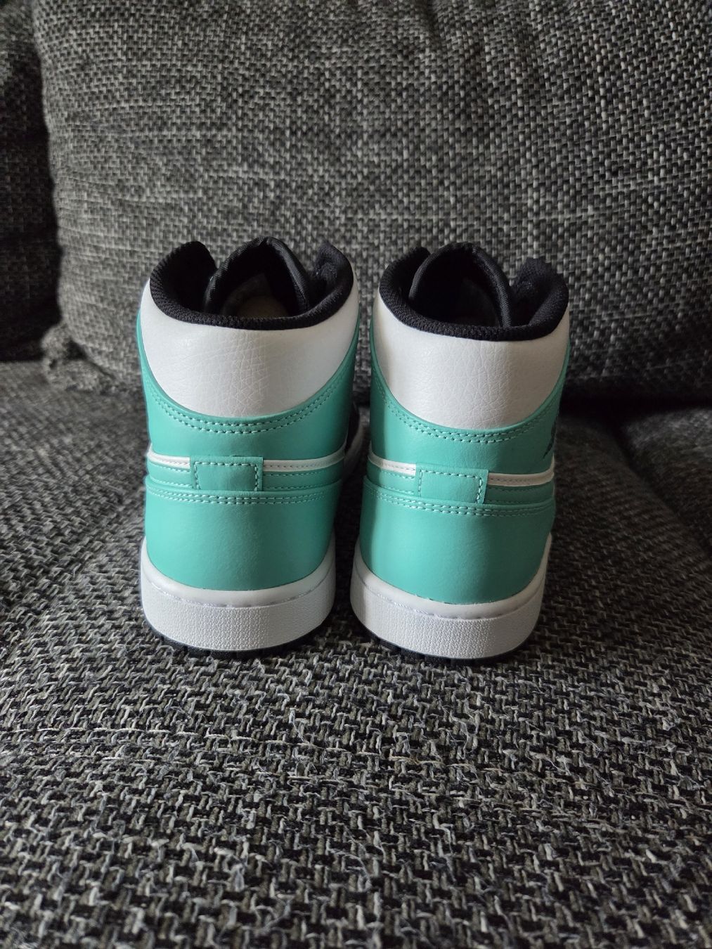 Jordan Scarpe da uomo: Air Jordan 1 Mid "Igloo" EUR 44 – Nuovo (secondo la descrizione) da Steffisburg venduto da mbedb12 3