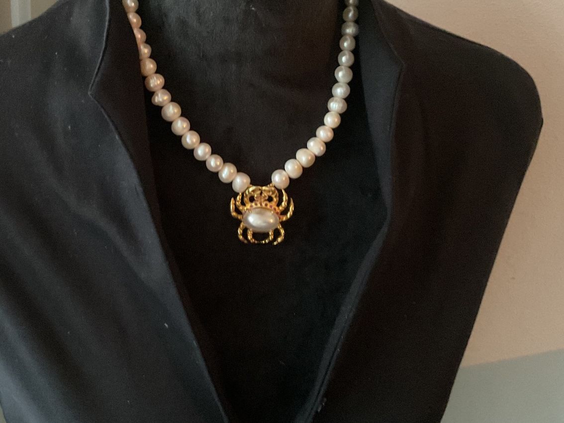 Catenine: Aussergewöhnliches Perlen Collier mit einer Silber Krabbe – Nuovo (secondo la descrizione) da Luzern venduto da S.Kern01