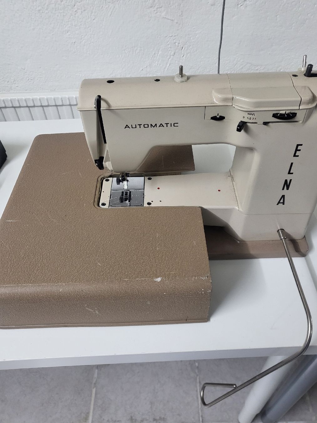 Elna Machines à coudre: machine à coudre elna automatic – D'occasion à Lausanne par skede 1