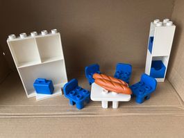 Lego Duplo Möbel mit Tisch, Stühle, Schrank