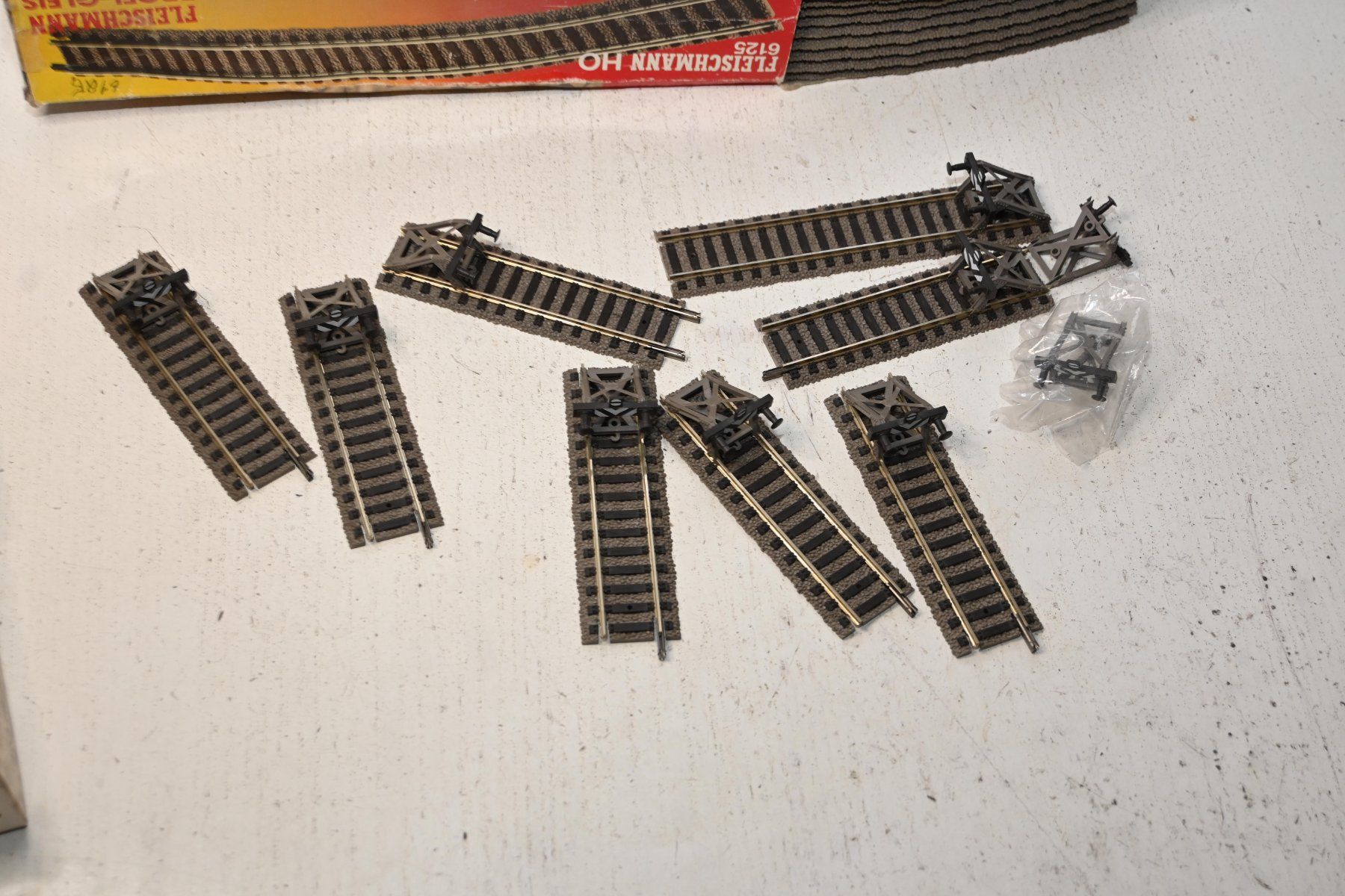 Fleischmann Modelleisenbahnen: Fleischmann H0/DC Gleiskonvolut – Gebraucht aus Laupen ZH von Zmoewe 2