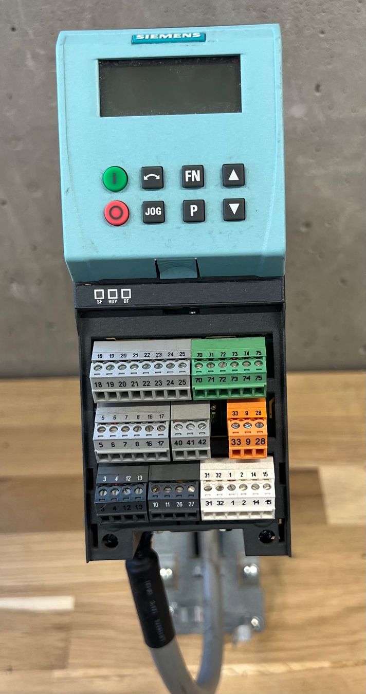 Siemens Wechselrichter: Frequenzumrichter 0.75kW Siemens Sinamics PM240 – Gebraucht aus Romanshorn von DonRicardoo