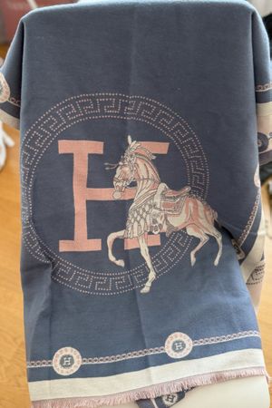 Wunderschöner eleganter Schal