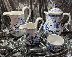 Kaffeekanne & 2 Krüge Zwiebelmuster Hutschenreuter