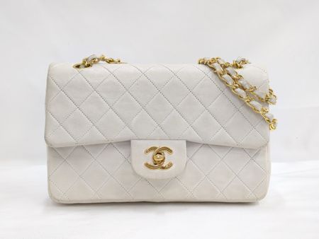 🤍 CHANEL Classic Flap Bag Small – Weisses Lammleder mit GHW