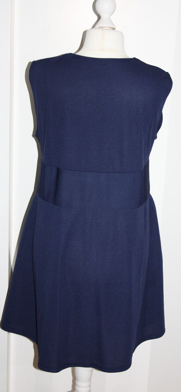 Vestiti: Kleid ohne Ärmel dunkelblau Gr. XL – Usato da Flüelen venduto da Diversicum-Textil 1