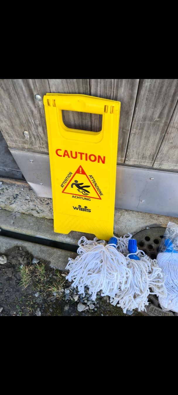 Altro in Apparecchi per la pulizia: Mopp 4 Stück mit Warnschild "Vorsicht!" – Nuovo (secondo la descrizione) da Niederlenz venduto da DaveDasWahnsinn 1