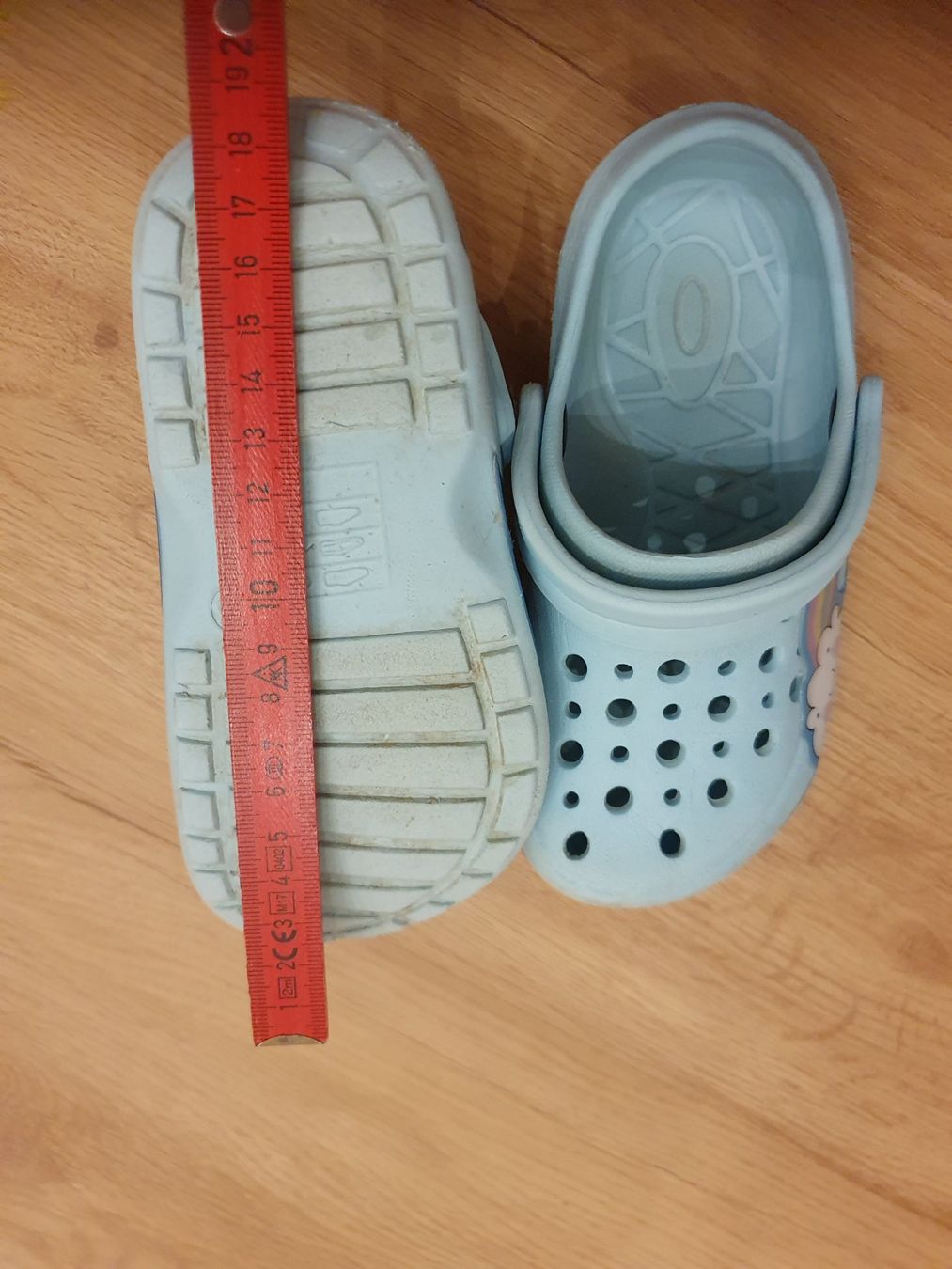 Scarpe per ragazzi: Gummi Clogs, Badeschuhe, Gr. 26, hellblau – Usato da Heinrichswil venduto da frankie19860