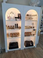 Schmuckschrank mit Licht und Bogen