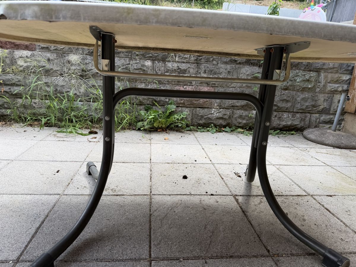 Tavoli: Gartentisch oval Metallgestell Gebraucht 160x90cm – Usato da Rheinsulz venduto da Kobold86
