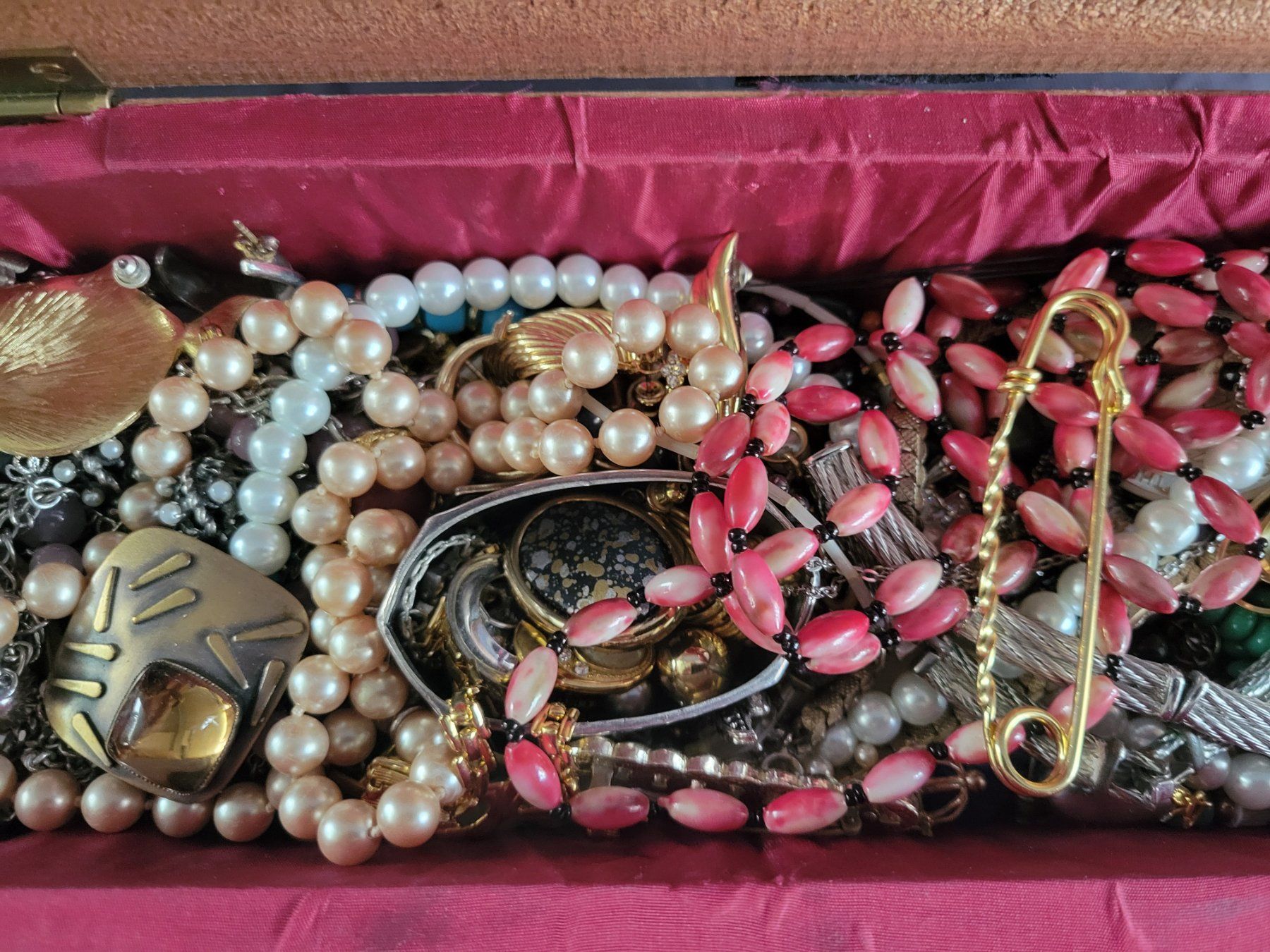 Cassapanche: Schatztruhe B mit 1,8 kg Schmuck, – Usato da Nidau venduto da Polebloe 2