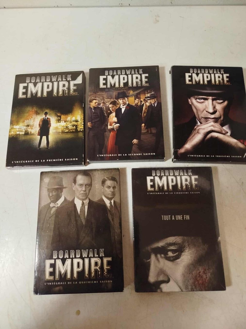Tutti i DVDs: DVD Boardwalk Empire  Saison 1-5 – Usato da La Chaux-de-Fonds venduto da Emmaus2300CDF 1